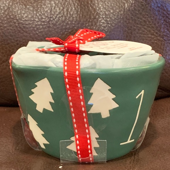 Rae Dunn Christmas Tree Measuring Cups - Picture 6 of 12